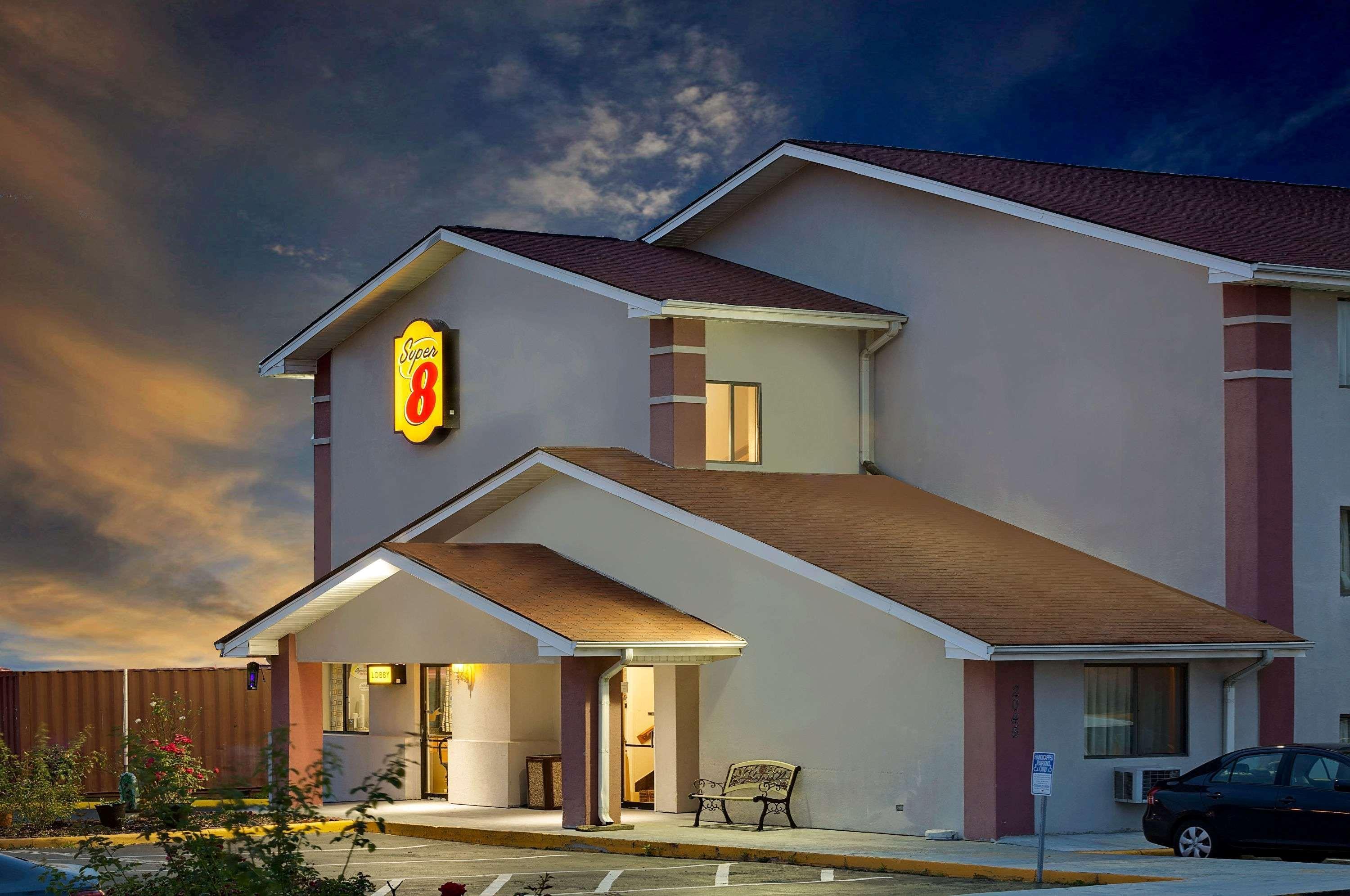 Super 8 By Wyndham Waynesboro Hotel Exterior photo